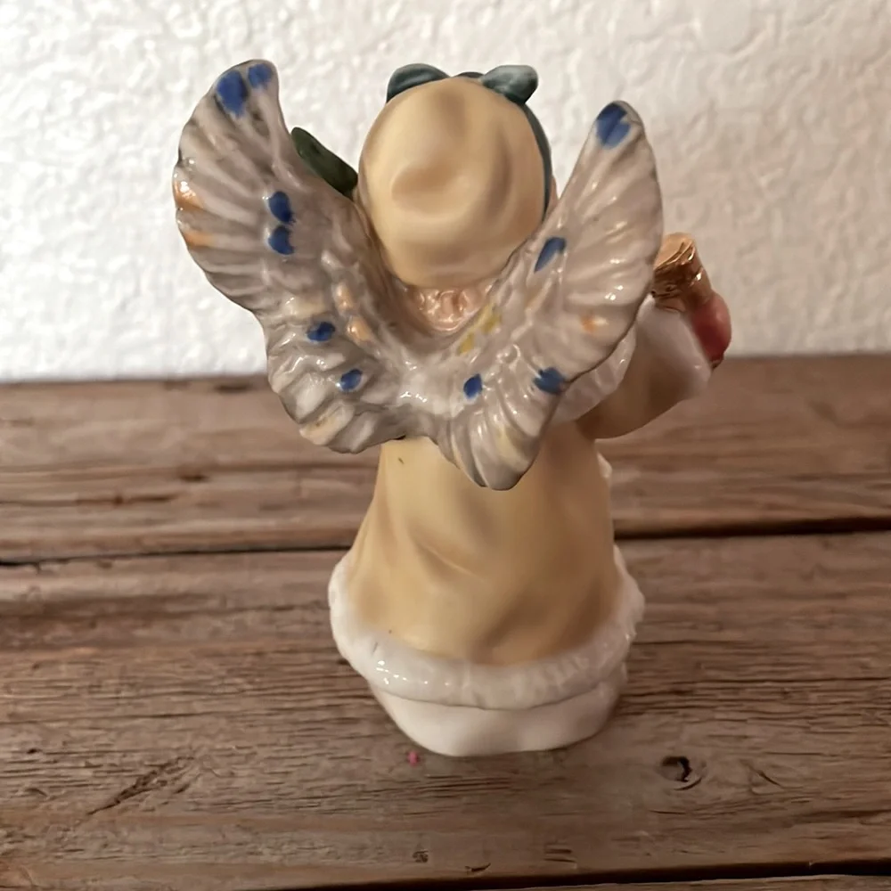 🎄Choir Angel Ceramic Figurine 🎄 - Picture 2 of 4